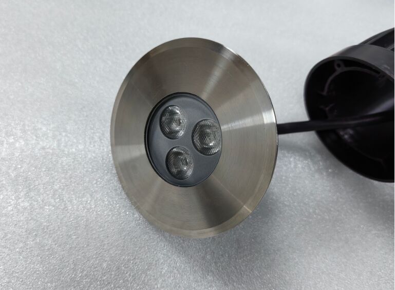 20°C sampai 45°C Lampu kolam renang LED Termasuk IK Grating IK10 dan Berat 0,5KG Menyediakan Solusi Pencahayaan Lama untuk kolam renang