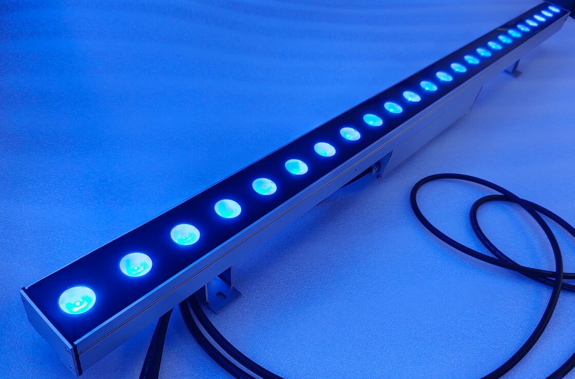 20 derajat dengan 60 derajat LED Wall Washer Lampu dilengkapi dengan Power On off atau DMX512 Control Mode dan suhu warna diatur dari 2700K ke 6500K