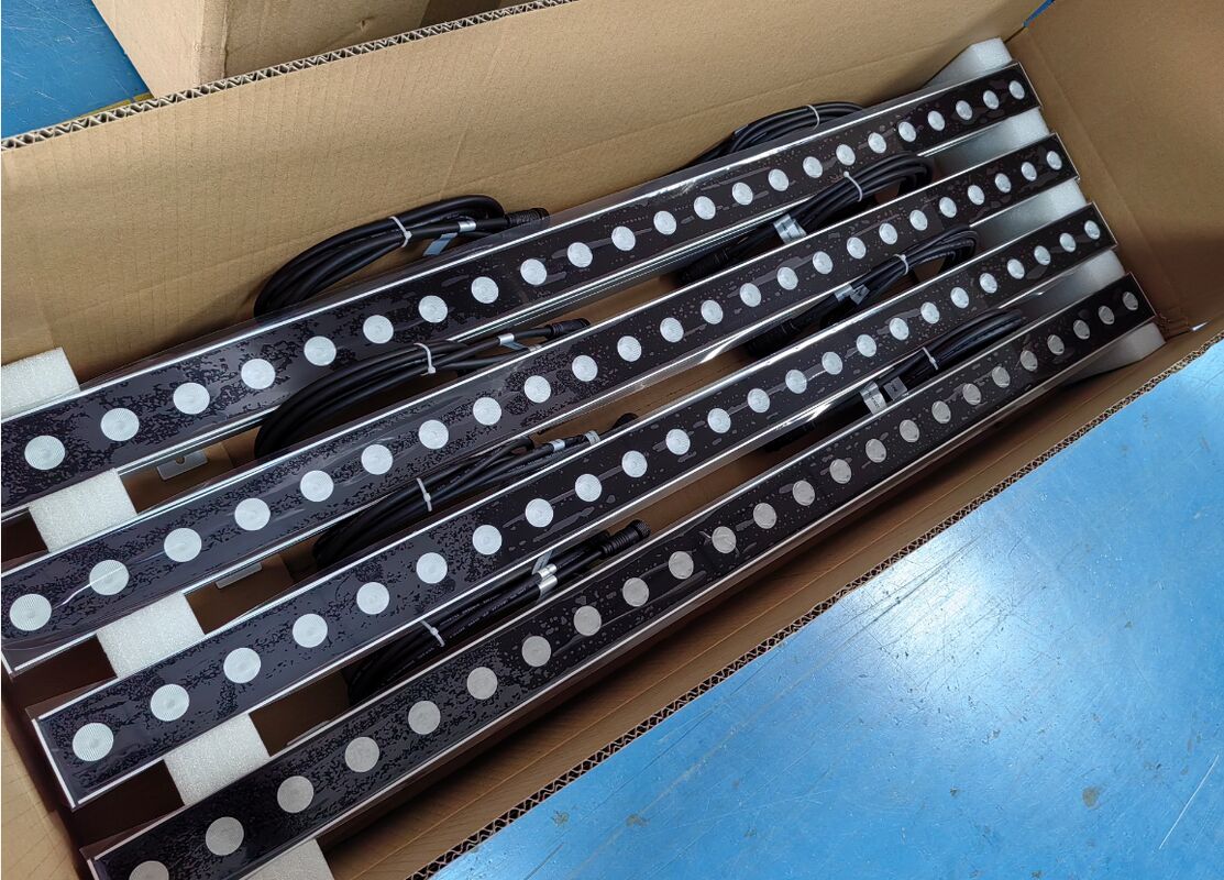 Lampu Sorot Dinding Eksternal dengan Suhu Warna 2700K-6500K yang Direkayasa untuk Rendering Warna yang Konsisten dan Pengoperasian dalam Berbagai Kondisi Cuaca